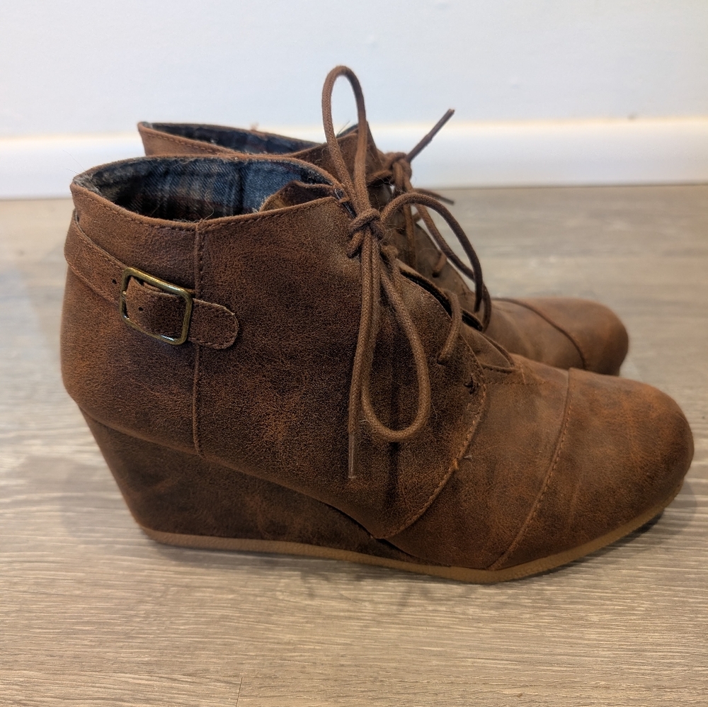 Maurice's Brown Wedges Size 9